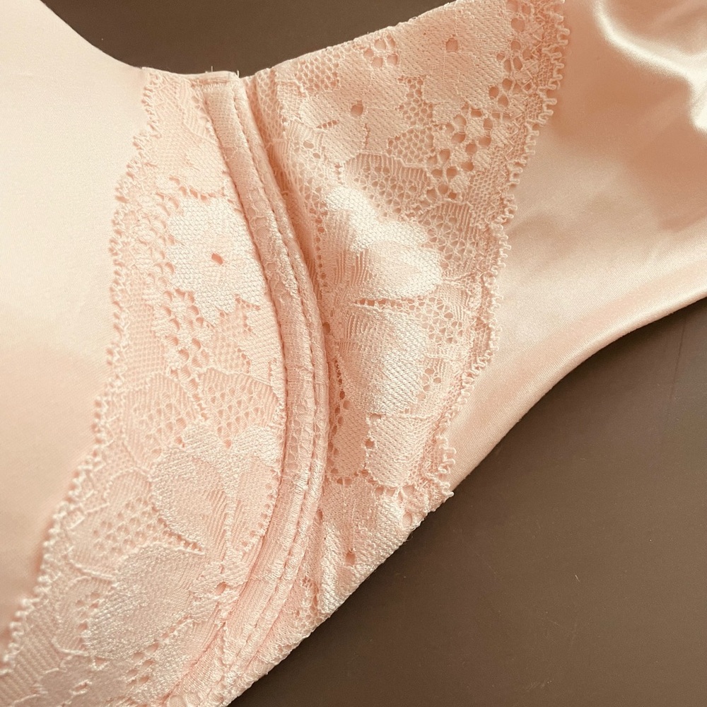 Victoria's Secret Pink Full Coverage Bra - Picture 3 of 5